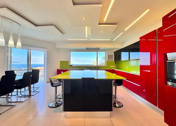 Villa St Julians Hillside With Pool *