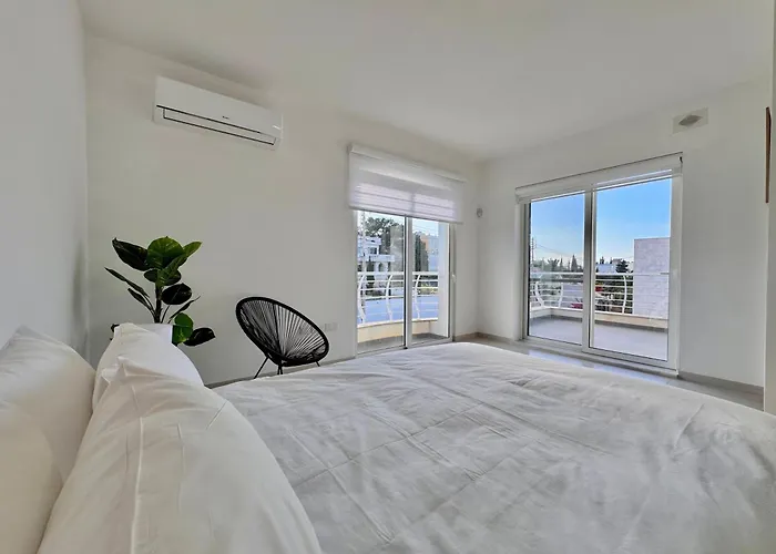 St Julians Hillside With Pool