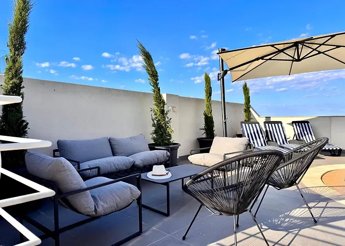 St Julians Hillside With Pool Villa