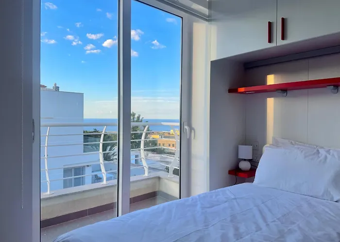 Villa St Julians Hillside With Pool Is-Swieqi