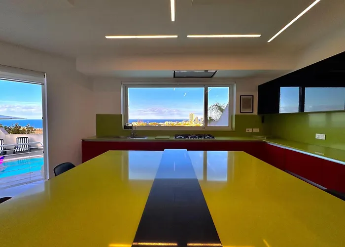 St Julians Hillside With Pool Villa