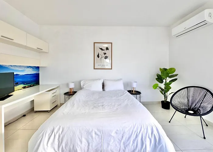 St Julians Hillside With Pool