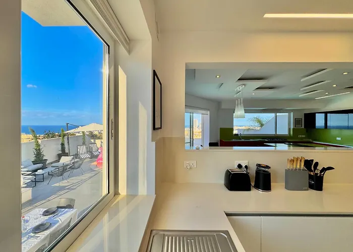 Villa St Julians Hillside With Pool Is-Swieqi