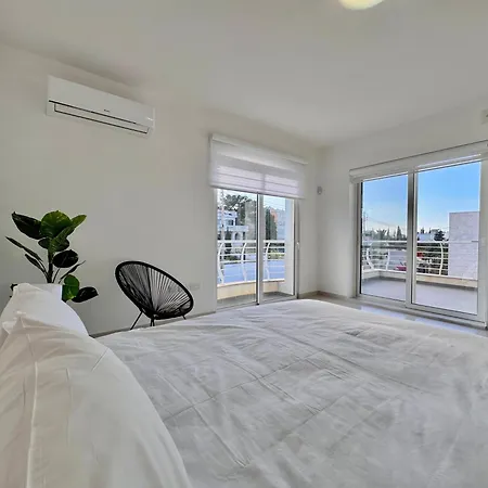 St Julians Hillside With Pool