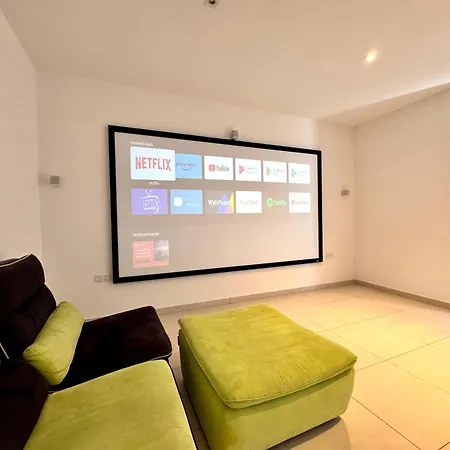 St Julians Hillside With Pool Willa *